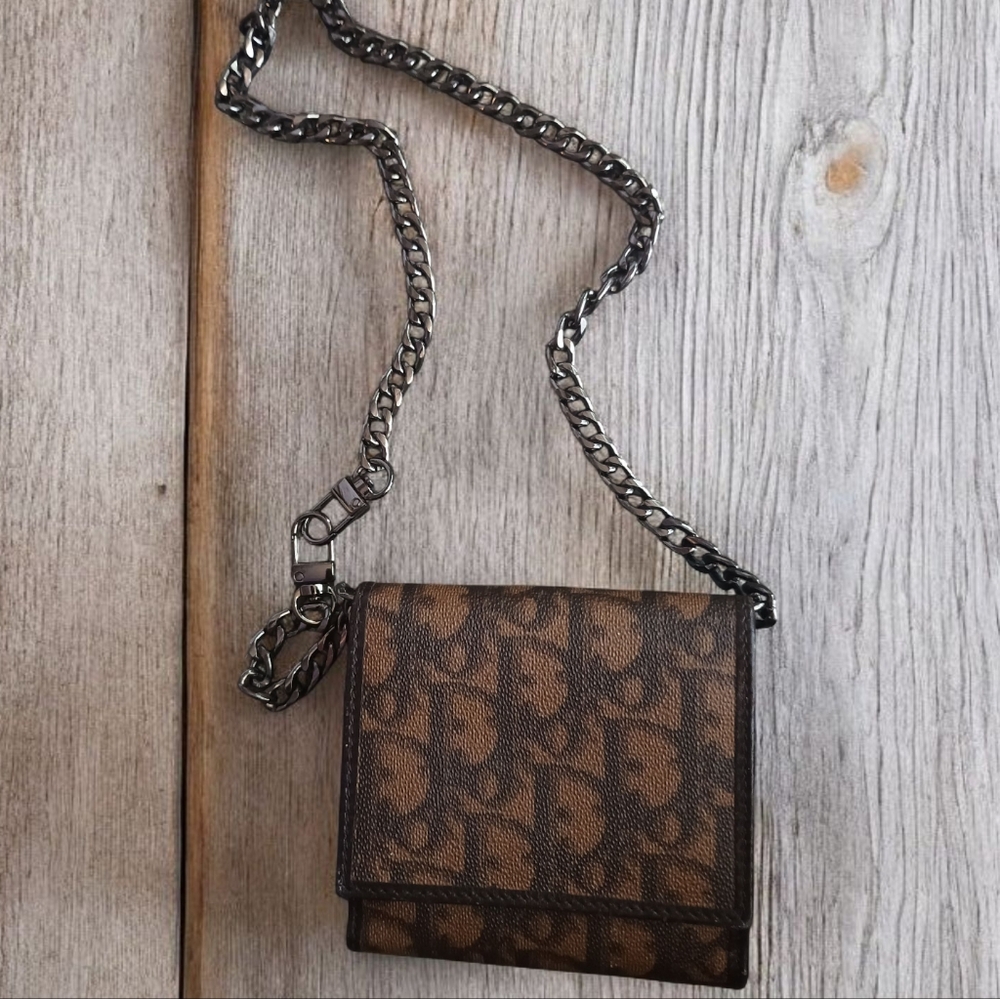 Dior Trotter Wallet On Chain